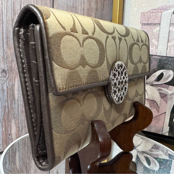 COACH Gold and Brown trifold long Wallet leather interior - EUC - Picture 9 of 17